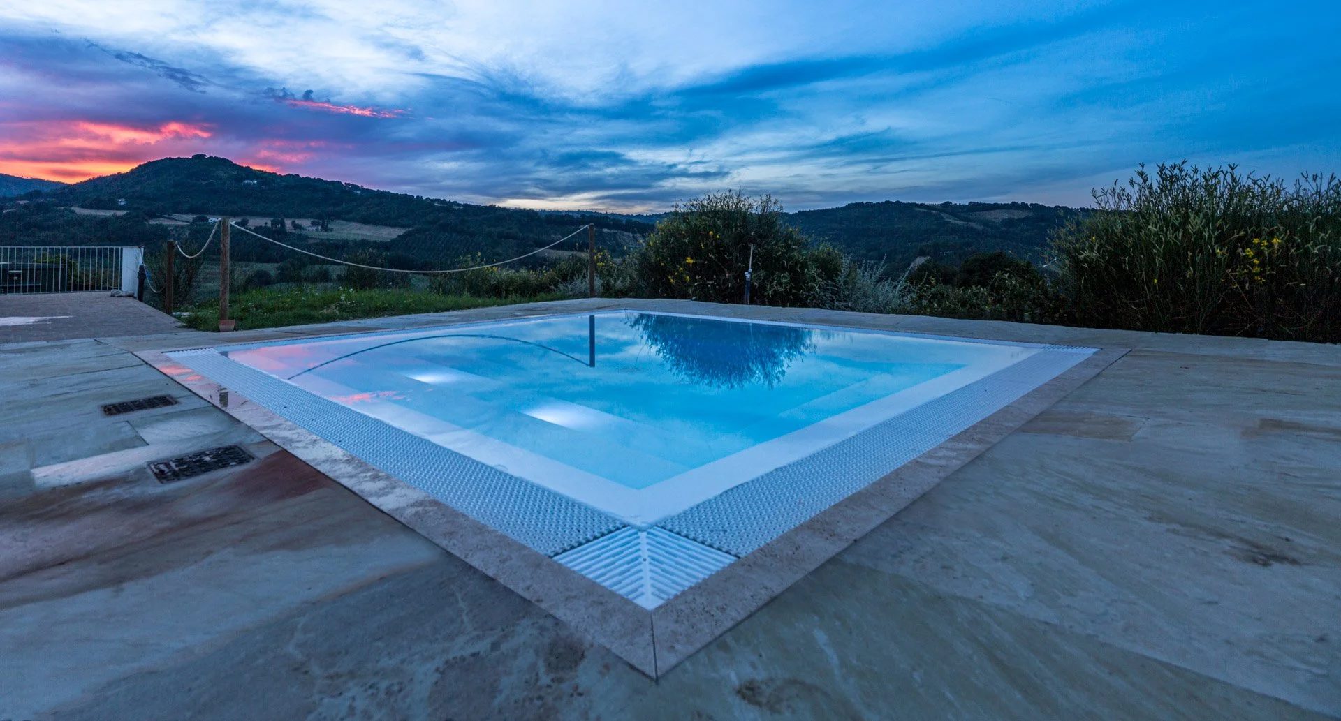 Amico Country House